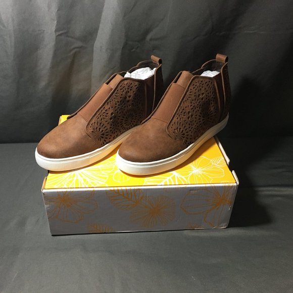 yellow box casual shoes